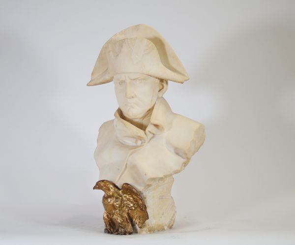 Louis Jacques GALLET (1873-1955) Buste de l'Empereur Napoléon Bonaparte en albâtre, XIX-XXème, signé.