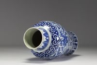 China - A transitional-period blue-white porcelain vase decorated with flowers.