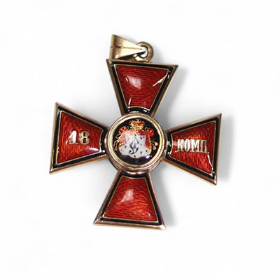 Russie - Croix de 2ème classe en or et émail guilloché, ordre de Saint Vladimir à titre militaire, Russie impériale, poinçonnée.