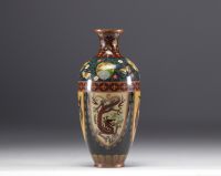 Japon - Ensemble de trois vases en émail cloisonné.