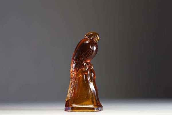 Val Saint Lambert - Art deco pressed moulded glass ‘Parakeet’, signed Luxval.