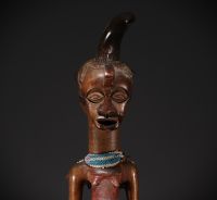 Importante statue masculine SONGYE de la région de TSHOFA collectée vers 1900.
