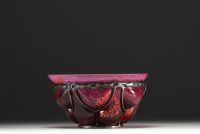 DAUM Nancy and Louis MAJORELLE (1859-1926) - Pink red blown glass bowl with inclusion and Majorelle wrought iron frame, signed.