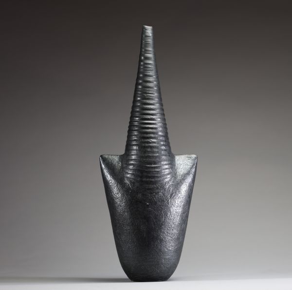 André BLOCH (XX) - Grand vase en céramique émaillée noire, XXème.