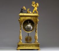 Pendule à colonnes d'époque Empire en bronze doré, cadran signé Hahn, horloger à Paris.