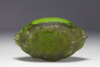 DAUM Nancy - Vase en verre vert marmoréen à application, signé.