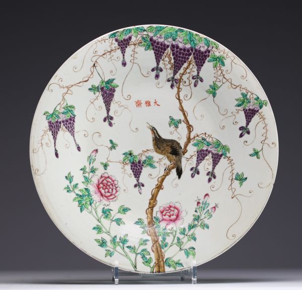 China - Large polychrome Dayazhai porcelain dish decorated with wisteria and a perched bird