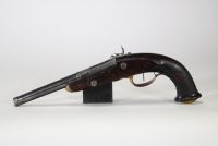 Paire de pistolets de duel, gravures décoratives, vers 1780-1800, en coffret.