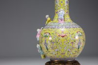 China - Famille rose porcelain lamp vase decorated with figures in relief, 19th-20th century