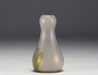 Petit vase Art Nouveau en verre multicouche dans le goût de Johan LOETZ, non signé.