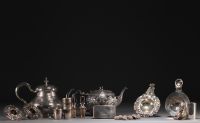 Ensemble composé de divers objets en argent.