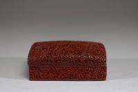 Chine - Boite en laque rouge de Cinabre à décor en relief d'oiseaux et de fleurs, XIXème.