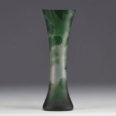 Val Saint Lambert, vase en verre multicouche dégagé à l'acide.