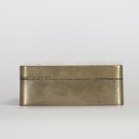 Chine – Boîte à encre rectangulaire en cuivre gravé, décor calligraphié et signé 