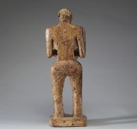 Afrique - Autel Fon en bois sculpté représentant deux personnages portant une coupe, Bénin.