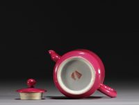 Chine - Théière en porcelaine monochrome de couleur rubis, XIXe siècle.