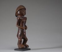 Afrique RDC - Statuette Tabwa en bois et perles, Congo RDC.