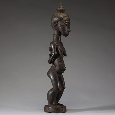 Afrique - Maternité  Baoulé en bois sculpté, Côte d’Ivoire.
