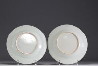 Set of eight plates in pink family polychrome porcelain, 18th century.