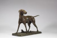 Pierre-Jules Mène (1810–1879). Épreuve en bronze à patine brune figurant un épagneul. Signée sur la terrasse. Travail français du XIXᵉ siècle.