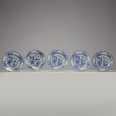 China - Set of five blue-white porcelain plates, 18th century, Chienlung period