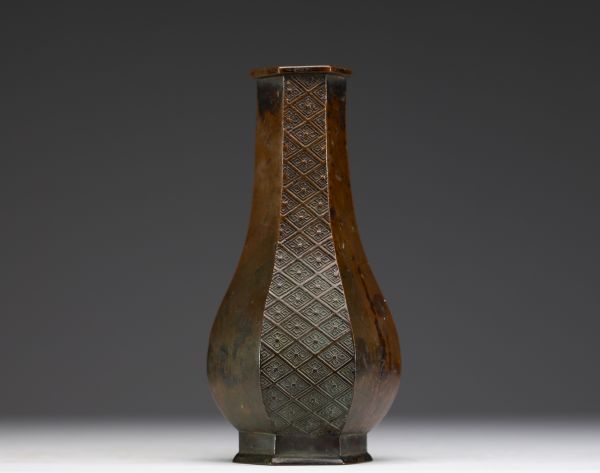 China - Small bronze vase with hexagonal base and head, 18th century.
