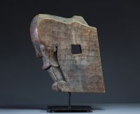 Indonésie - Rare ornement de coffre Hombung en bois sculpté de l'ethnie Batak, lac Toba sur l'île de Sumatra, fin XIXème.