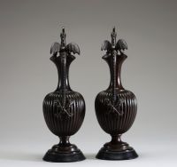 Paire d'aiguières en bronze d’après l’antique Grand Tour, réédition d'une aiguière de l'époque Romaine découverte à El Kseur Bejaia en Algérie, XIXème.