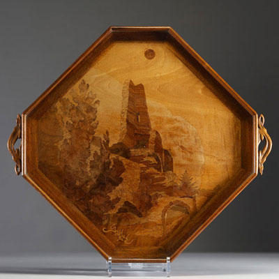 Émile GALLÉ (1846-1904) Octagonal tray in wood marquetry, inlaid signature, circa 1900.