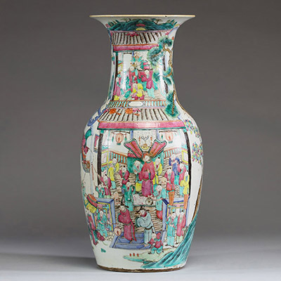 Chine - Vase en porcelaine polychrome famille rose à décor des cent enfants, XIXème.