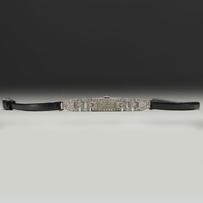 Montre Art Déco en platine et diamants, mouvement suisse, vers 1930.