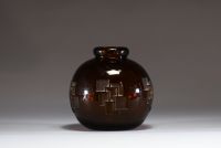 Jean LUCE (1895-1964) - Vase boule en verre fumé à décor géométrique dégagé à l'acide, monogrammé sous la base.