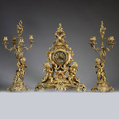 Léon MESSAGÉ (1842-1901) att. à - Imposante pendule de cheminée et candélabres en bronze doré de style Louis XV, cadran signé E. Colin & Cie, 29 rue Sévigné à Paris, XIXème.
