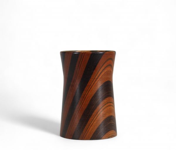 Angelo Mangiarotti (1921–2012) Vase en bois coloré pour Alpimass – Italie, vers 1980.
