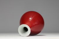 China - Oxblood porcelain vase, wooden base, 19th century.