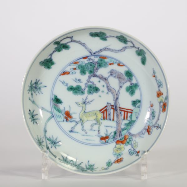 Assiette en porcelaine doucai à décor d’un daim, Chine, marque Chenghua