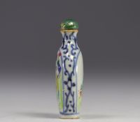 Petite tabatière en porcelaine de chine de la Famille Rose du XIXe siècle