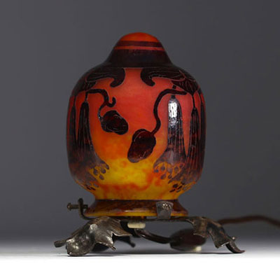Charles SCHNEIDER (1881-1953) Le Verre Français Nightlight - Acid-etched multi-layered glass nightlight with bell decoration, signed.