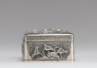 Chine - Boite argent massif repoussé et ciselé à décore de Phénix et de Dragon.