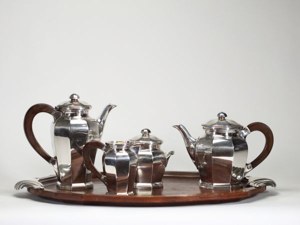 SERVICE À CAFÉ ART DÉCO EN ARGENT MASSIF, VERS 1930