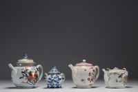 Chine - Ensemble de quatre théières en porcelaine polychrome, XVIIIème.