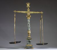 Balance d'apothicaire en marbre et bronze doré ciselé, XIXème.