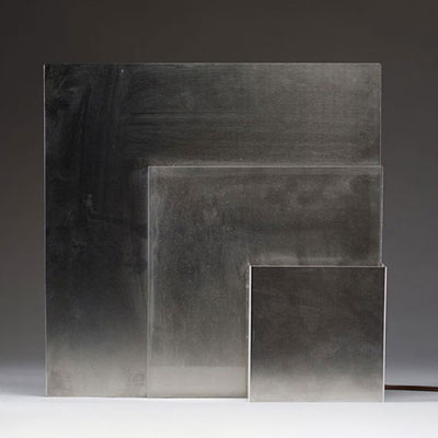 Travail moderniste seventies belge - Luminaire Plaque d'aluminium pliées et de plexiglas
