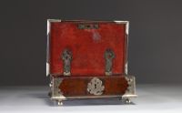 Coffret Colonial en loupe et argent des Indes Orientales Néerlandaises, Ceylan - Sri Lanka, d'époque XVIIIème.