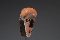 Afrique RDC - Masque Pendé Thangi en bois sculpté polychrome, Congo RDC, fin de 1ère moitié XXème.