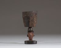 Afrique RDC - Coupe Pende en bois sculpté polychrome, première moitié XXème.