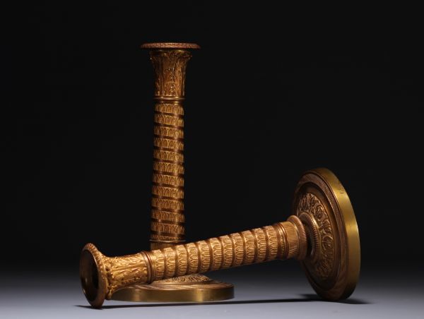 Paire de bougeoirs Empire en bronze, début XIXème.