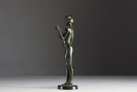 Henry ARNOLD (1879-1945) ‘Première Offrande’ Sculpture in bronze with green ptine, signed on the base and stamped Susse.