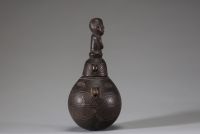 Afrique RDC - Poire à poudre Bakongo en bois sculpté, Congo RDC, début XXème.