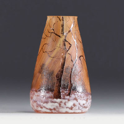 DAUM Nancy - Miniature vase in acid-etched multilayer glass with snowy landscape decoration, signed.
